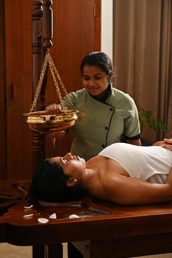 Готель The Sacred Lotus Ayurveda Wellness Retreat Kochi Екстер'єр фото